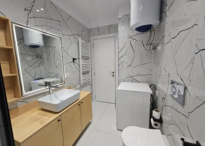 Valentino Noir * Τίρανα