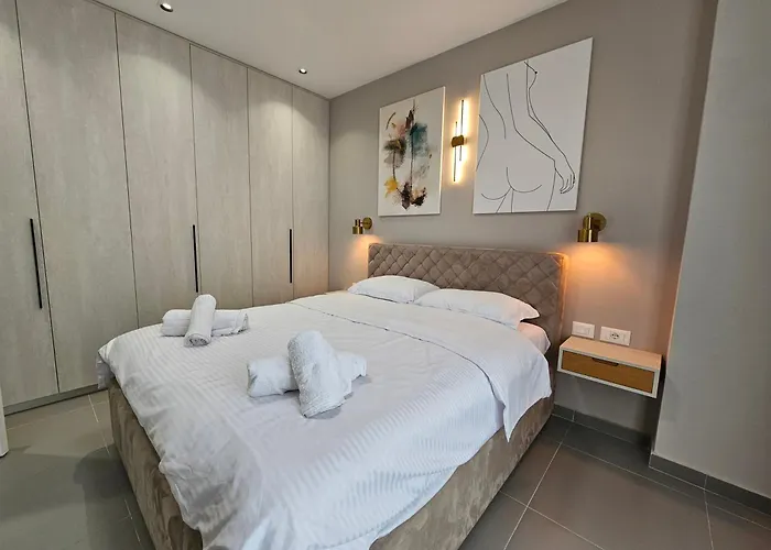 Valentino Noir Lejlighed Tirana