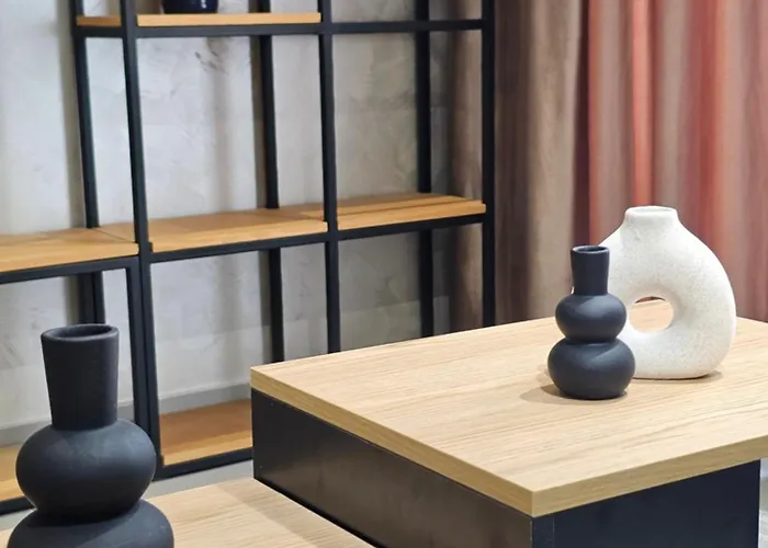 Valentino Noir * Tirana