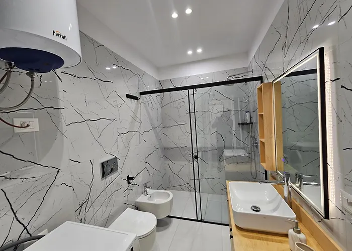 Valentino Noir * Τίρανα