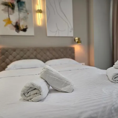 Valentino Noir Apartamento Tirana